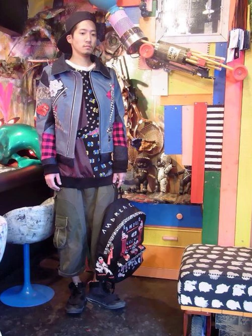 「MACARONIC、ANDREACREWS、デニム、VANS、バックパック」｜「MACARONICの星切り替えデニムブルゾン（ブルゾン、ブルー系）」を使った、staffさん（メンズ・170cm）の冬コーディネートの1枚目の写真