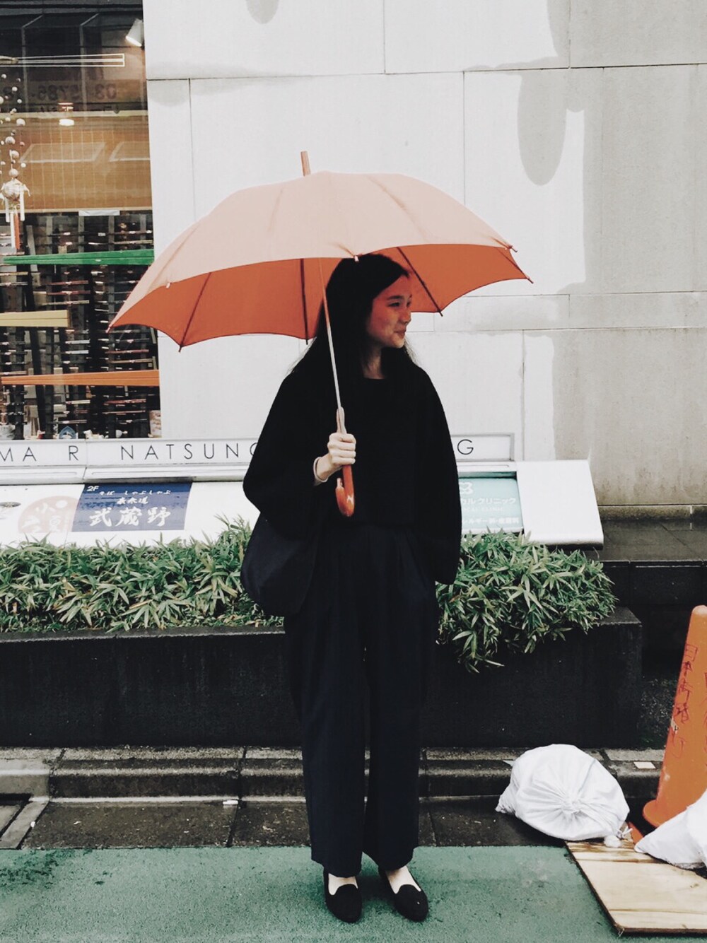 「ユニクロ、ルメールコラボ、ﾙﾒｰﾙ」｜「UNIQLOのアイテム（ニット/セーター、ブルー系）」を使った、Ceeさん（レディース・167cm）の冬コーディネートの1枚目の写真
