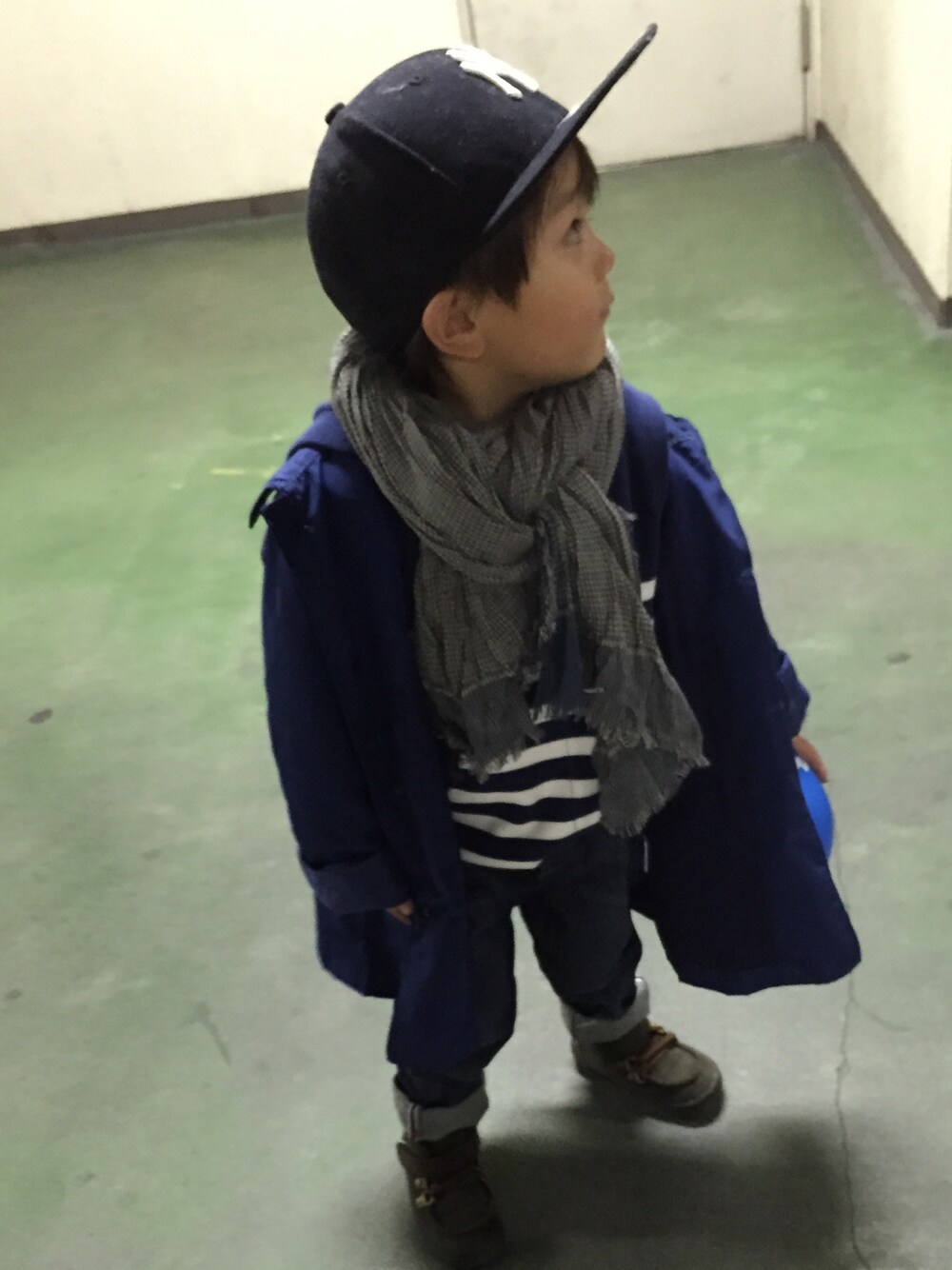 「息子、息子コーデ、3歳、親バカ、青系、キャップ」｜「BACK NUMBERのアイテム（ナイロンジャケット、ブルー系）」を使った、ながたさんちさん（キッズ・110cm）の冬コーディネートの1枚目の写真
