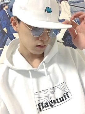 「FLAGSTUFF（フラグスタフ）のアイテム（キャップ、ホワイト系）」を使った、yocelotさん（メンズ）の春コーディネート