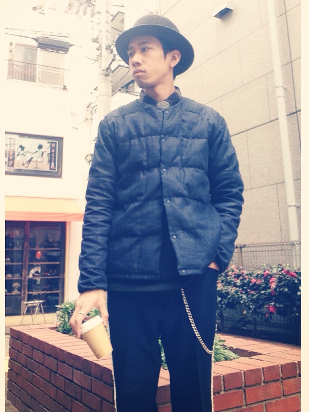 「ボーラーハット、NANGA、Levi's、used mix、チェックシャツ、ネクタイ、スラックス、ウォレットチェーン」｜「乱痴気のリーバイスリメイクパンツ（その他パンツ、ブルー系）」を使った、高橋 柊さん（メンズ・172cm）の冬コーディネートの1枚目の写真