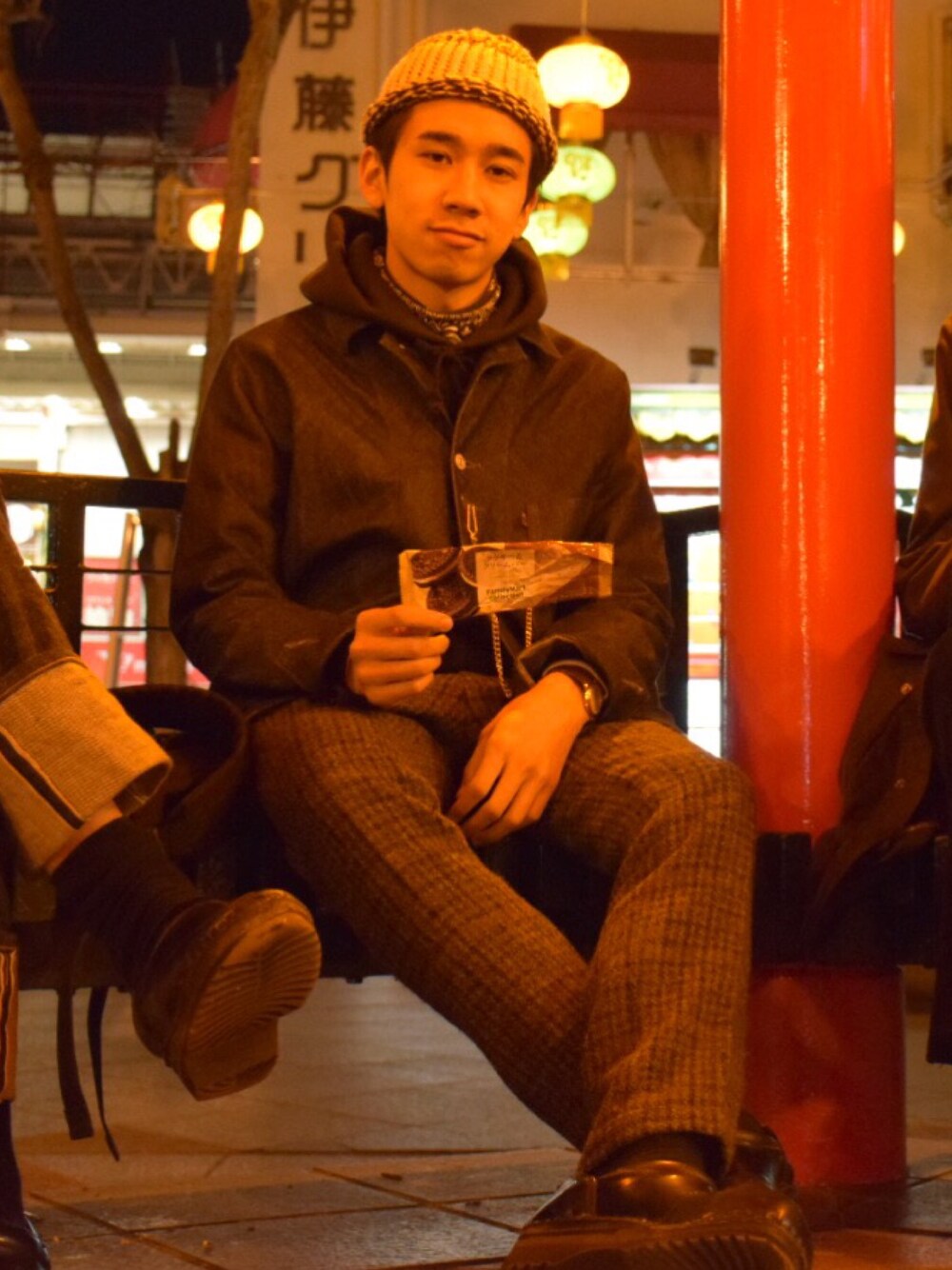 「deadstock、Champion、Nepco、Harris Tweed、TROENTORP」｜「deadstockのアイテム（ニットキャップ/ビーニー、ブラウン系）」を使った、高橋 柊さん（メンズ・172cm）の秋コーディネートの1枚目の写真