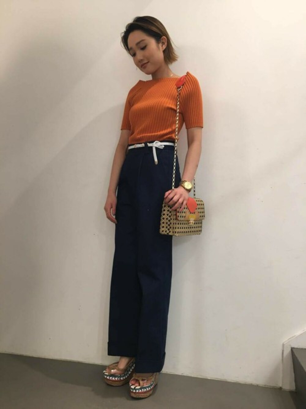 「#カラーニット、#大人カジュアル、＃ワイドパンツ、#シンプル、#thedayztokyo、#オフショル、#五分袖」｜「THE DAYZ TOKYOのオフショル半袖ニット（ニット/セーター、オレンジ系）」を使った、TheDayztokyoさん（レディース・150cm）の春コーディネートの1枚目の写真
