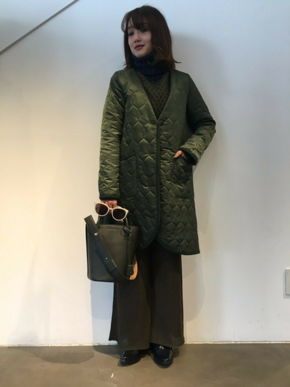 「キルティング、冬コーデ、カーキ、ミリタリージャケット、カーキアウター、ニットパンツ、メリークリスマス、カジュアルコーデ、TheDayzTokyo、クリスマスコーデ」｜「THE DAYZ TOKYOのQuilting coat（ノーカラージャケット、グリーン系）」を使った、TheDayztokyoさん（レディース・150cm）の冬コーディネートの1枚目の写真