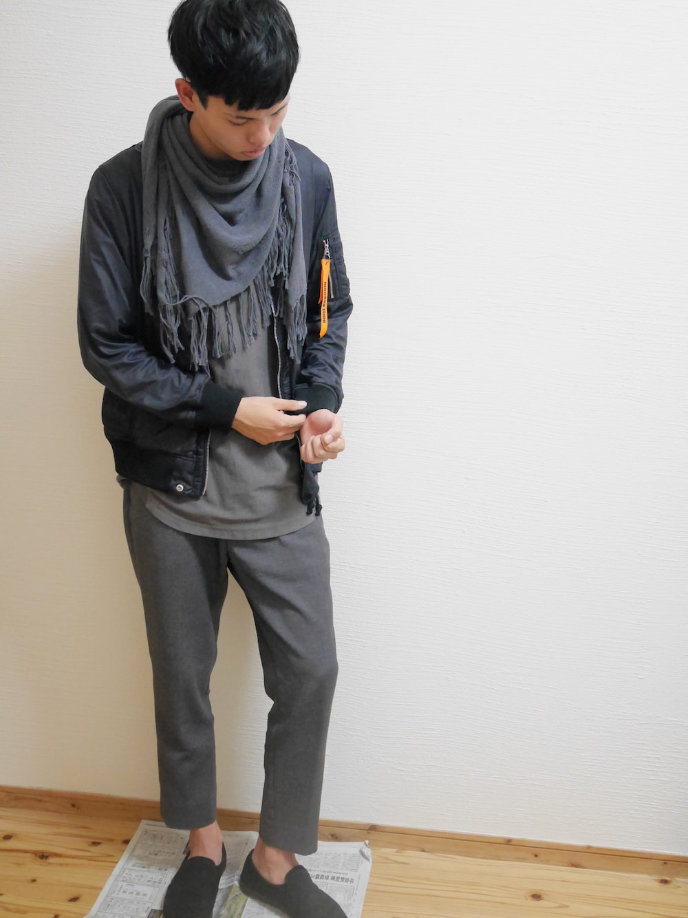 「MONKEY TIME、秋コーデ、UNIQLO、アフガンストール、ミリタリージャケット、L-2、Champion」｜「MONKEY TIMEの＜monkey time＞ アフガンストール◆（ストール/ショール、グレー系）」を使った、ちゃきたろさん（メンズ・182cm）の秋コーディネートの1枚目の写真