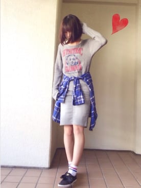 「オールグレー」｜「アイテム（デニムスカート）」を使った、Sioriさん（レディース・164cm）の秋コーディネート