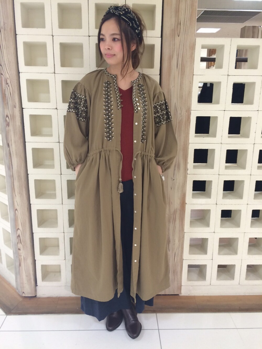 「秋コーデ、ワイドパンツ、差し色、ロングワンピース、刺繍、AS KNOW AS、as know as de base、ターバン」｜「AS KNOW AS de baseの宇宙の暖かさリブＰＯ【長袖・ＰＯ】（ニット/セーター、レッド系）」を使った、asamiさん（レディース・169cm）の秋コーディネートの1枚目の写真