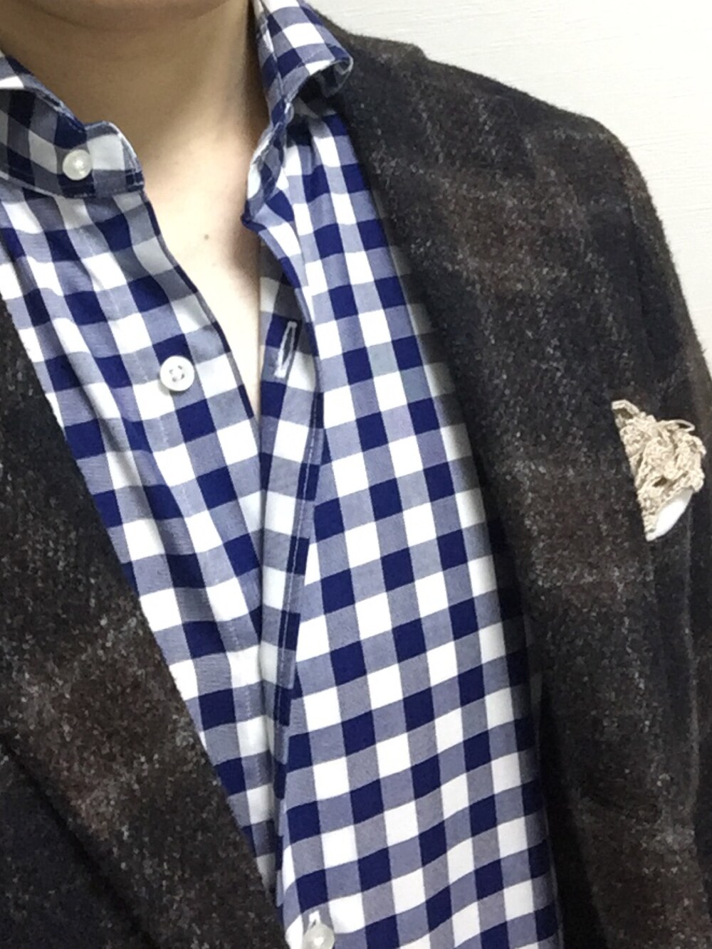 「ジャケット、ポケットチーフ」｜「azabu tailorのアイテム（シャツ/ブラウス、ブルー系）」を使った、tomo7jbさん（メンズ・176cm）の秋コーディネートの1枚目の写真
