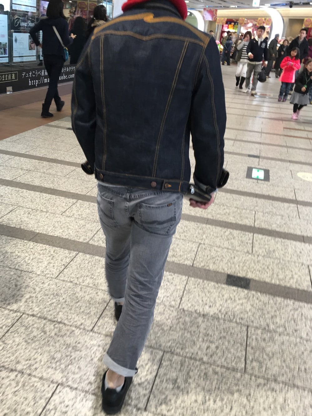 「カジュアル、春、スニーカーコーデ、デニム」｜「Nudie JeansのTHIN FINN/FADED BLACK BLACK（デニムパンツ、グレー系）」を使った、tackさん（メンズ・165cm）の冬コーディネートの1枚目の写真