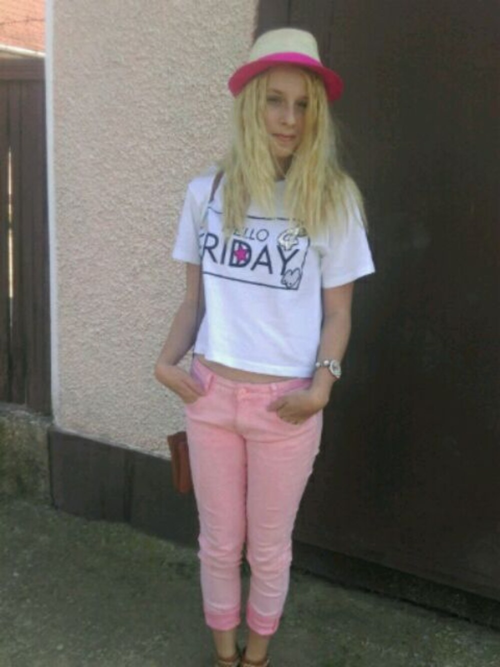 「ootd」｜「H&Mのアイテム（Tシャツ/カットソー、ホワイト系）」を使った、Andreea Ștefaniaさん（レディース・132cm）の秋コーディネートの1枚目の写真