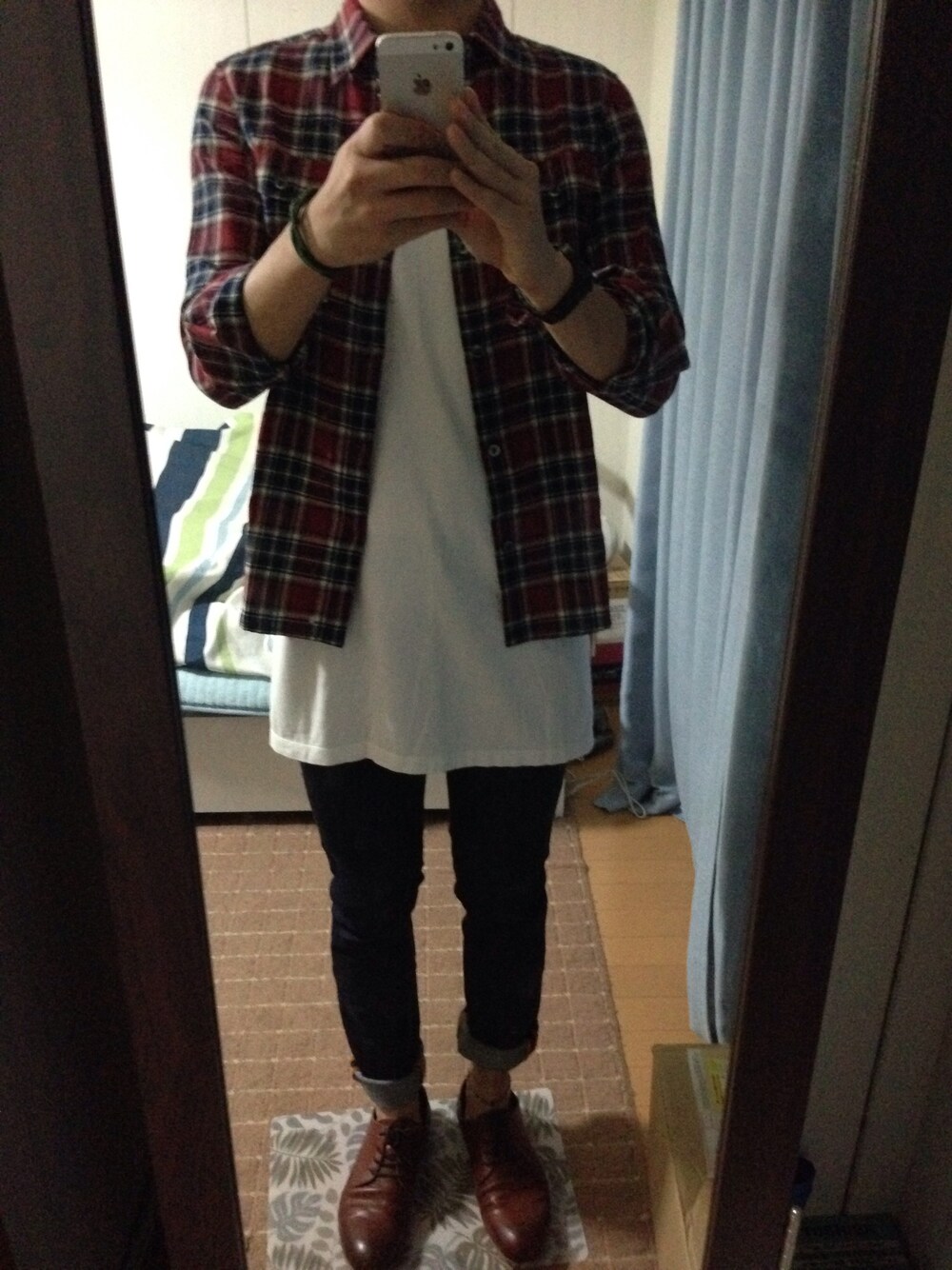「ジーンズ、チェックシャツ、HARE、ロング丈、LOUNGE LIZARD、Nudie jeans、nano・universe、SHIPS JET BLUE、And A、チェックシャツ感謝祭」｜「LOUNGE LIZARDのHERRINGBONE CHECK（シャツ/ブラウス、レッド系）」を使った、たっきさん（メンズ・175cm）の秋コーディネートの1枚目の写真