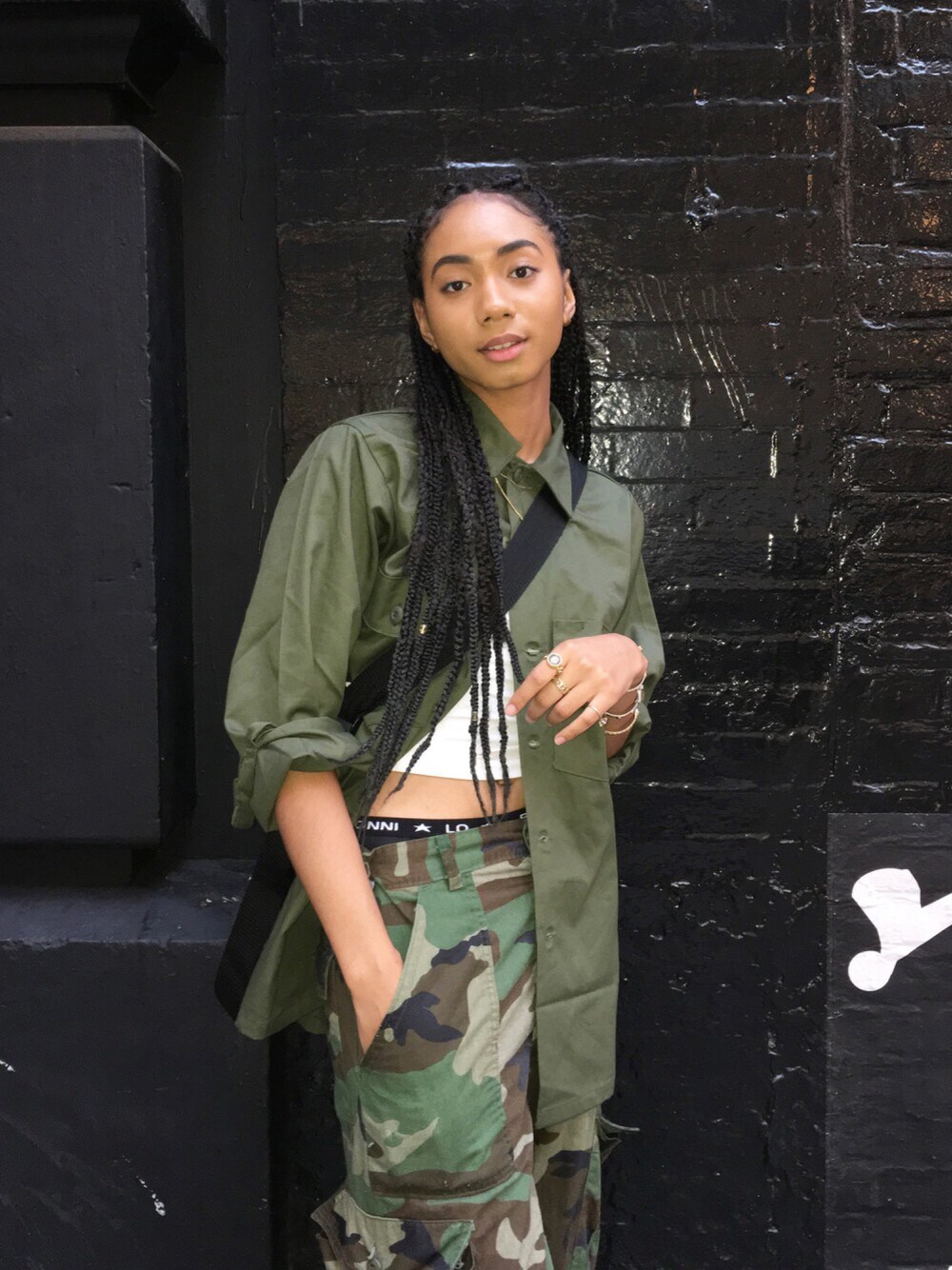 「vintage style、vintage、military、militaryjacket、CARGO PANT、thrifted、gltkt」｜「VINTAGEのアイテム（ミリタリージャケット、グリーン系）」を使った、Hisuiyabishさん（レディース・175cm）の夏コーディネートの1枚目の写真