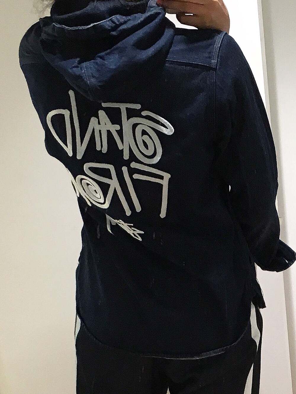 「NYC、SOHO、working style、work、stussy、MARNI」｜「STUSSYのアイテム（デニムジャケット、ブルー系）」を使った、Hisuiyabishさん（レディース・175cm）の夏コーディネートの1枚目の写真