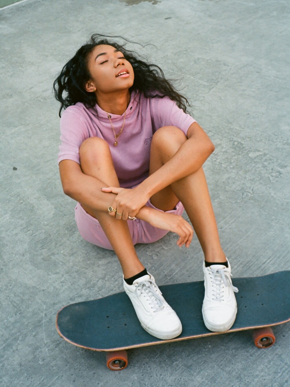 「stussy、stussy women、newyork、streetfashion、streetstyle」｜「STUSSYのアイテム（その他パンツ、ピンク系）」を使った、Hisuiyabishさん（レディース・175cm）の夏コーディネートの1枚目の写真