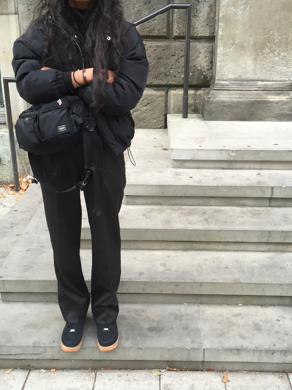 「ootd、streetfashion、streetstyle、Germany#Europe#fashionstudent#spring#vacation#symmetry、Germany、PORTER」｜「VINTAGEのアイテム（スラックス、グレー系）」を使った、Hisuiyabishさん（レディース・175cm）の秋コーディネートの1枚目の写真
