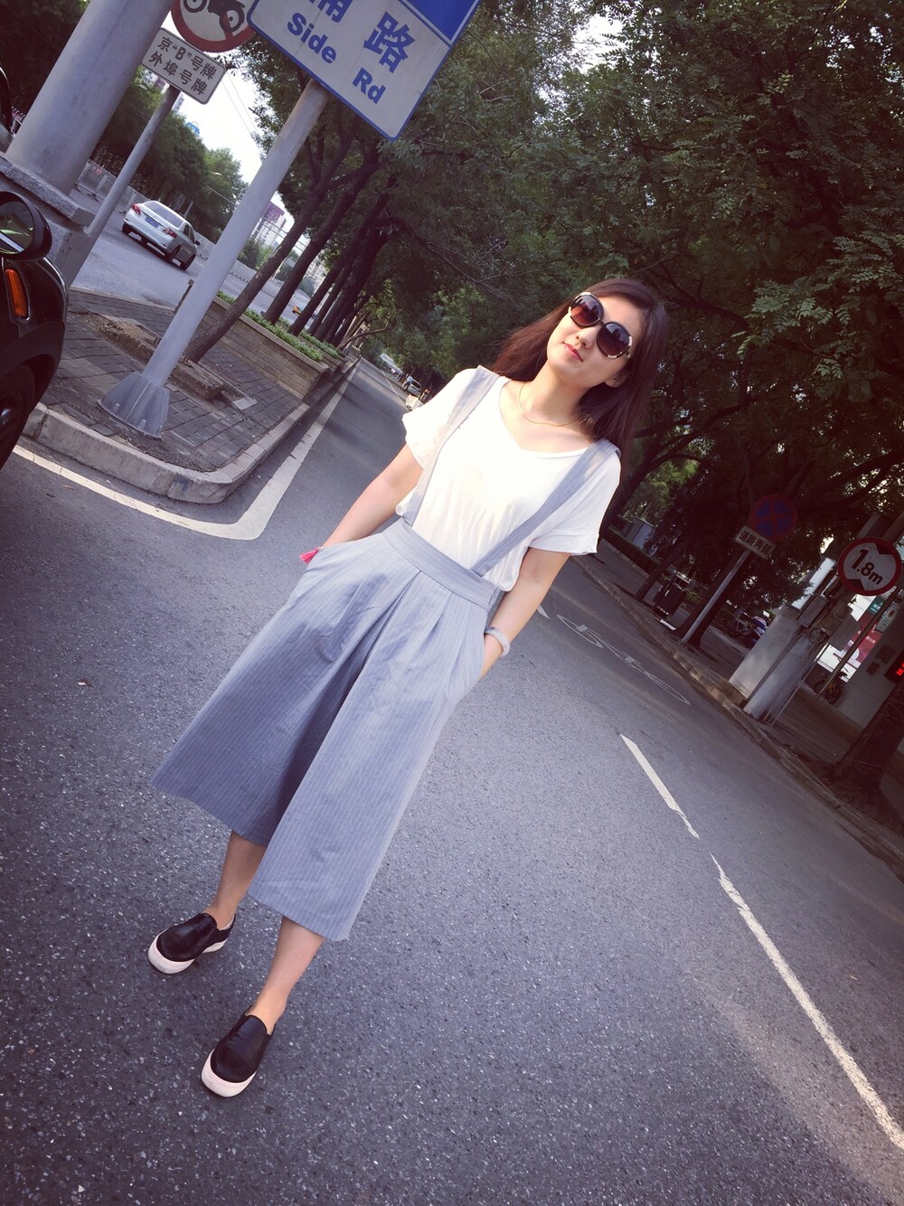 「ZARAのアイテム（カーゴパンツ、グレー系）」を使った、yoyoさん（レディース・170cm）の秋コーディネートの1枚目の写真
