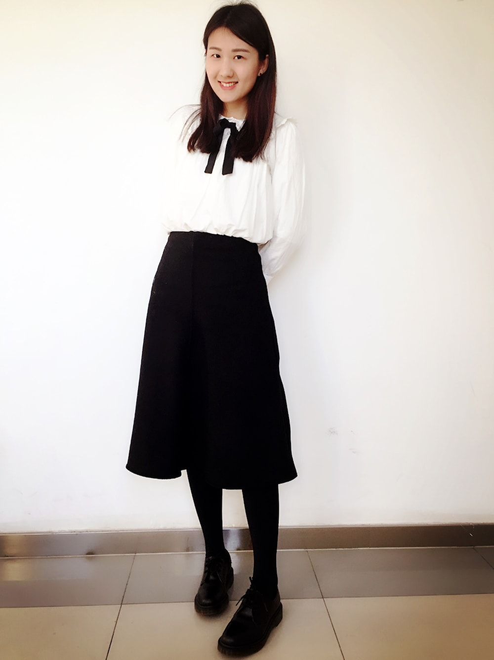 「Dr. Martensのアイテム（モカシン/デッキシューズ、ブラック系）」を使った、yoyoさん（レディース・170cm）の冬コーディネートの1枚目の写真
