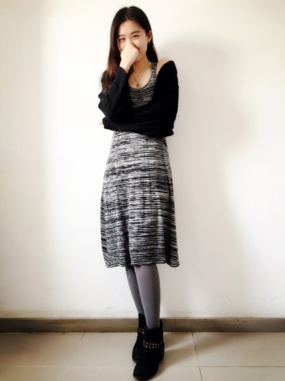 「H&Mのアイテム（ワンピース、グレー系）」を使った、yoyoさん（レディース・170cm）の冬コーディネートの1枚目の写真
