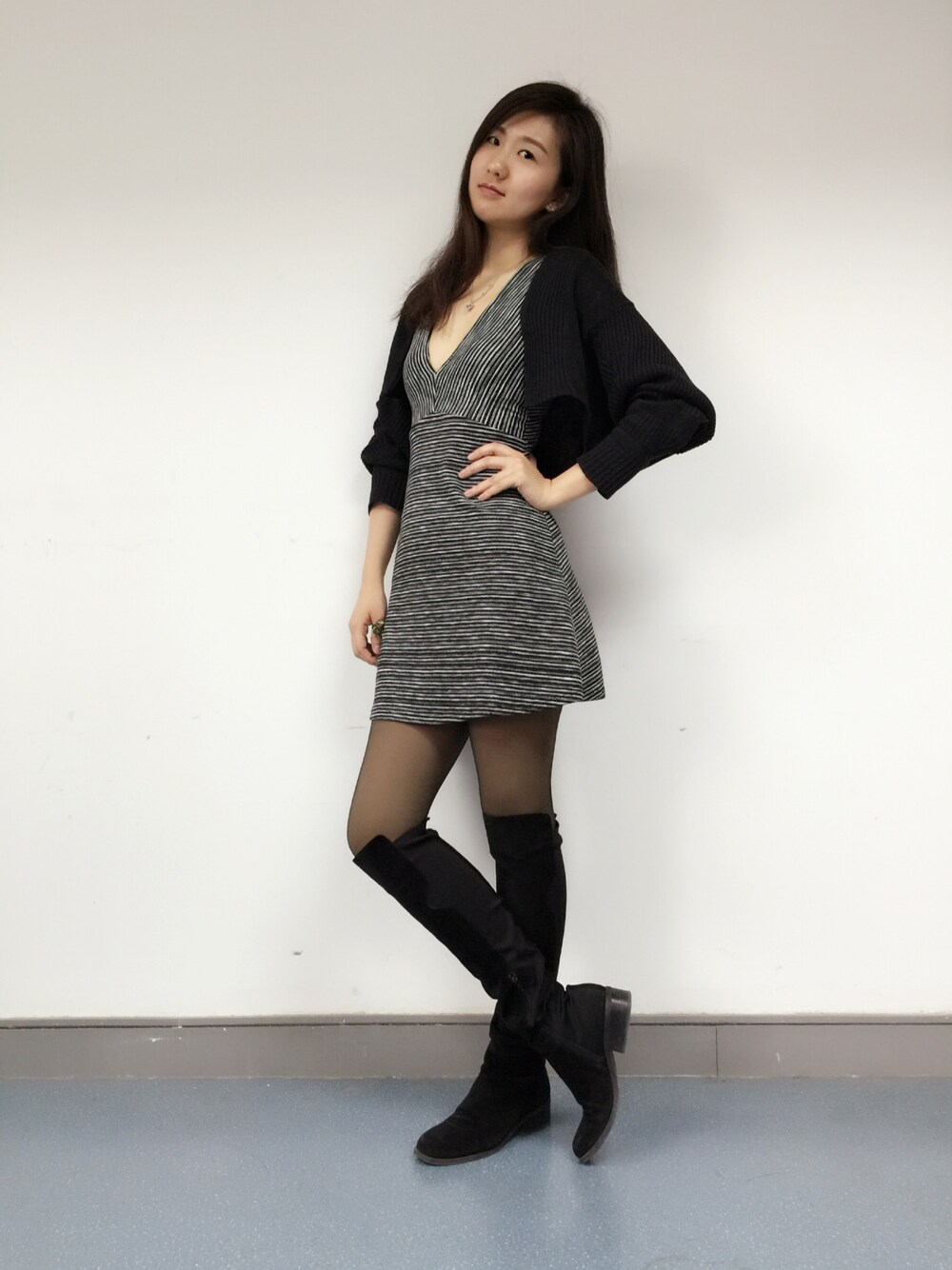 「Bershkaのアイテム（ワンピース、ブラック系）」を使った、yoyoさん（レディース・170cm）の春コーディネートの1枚目の写真
