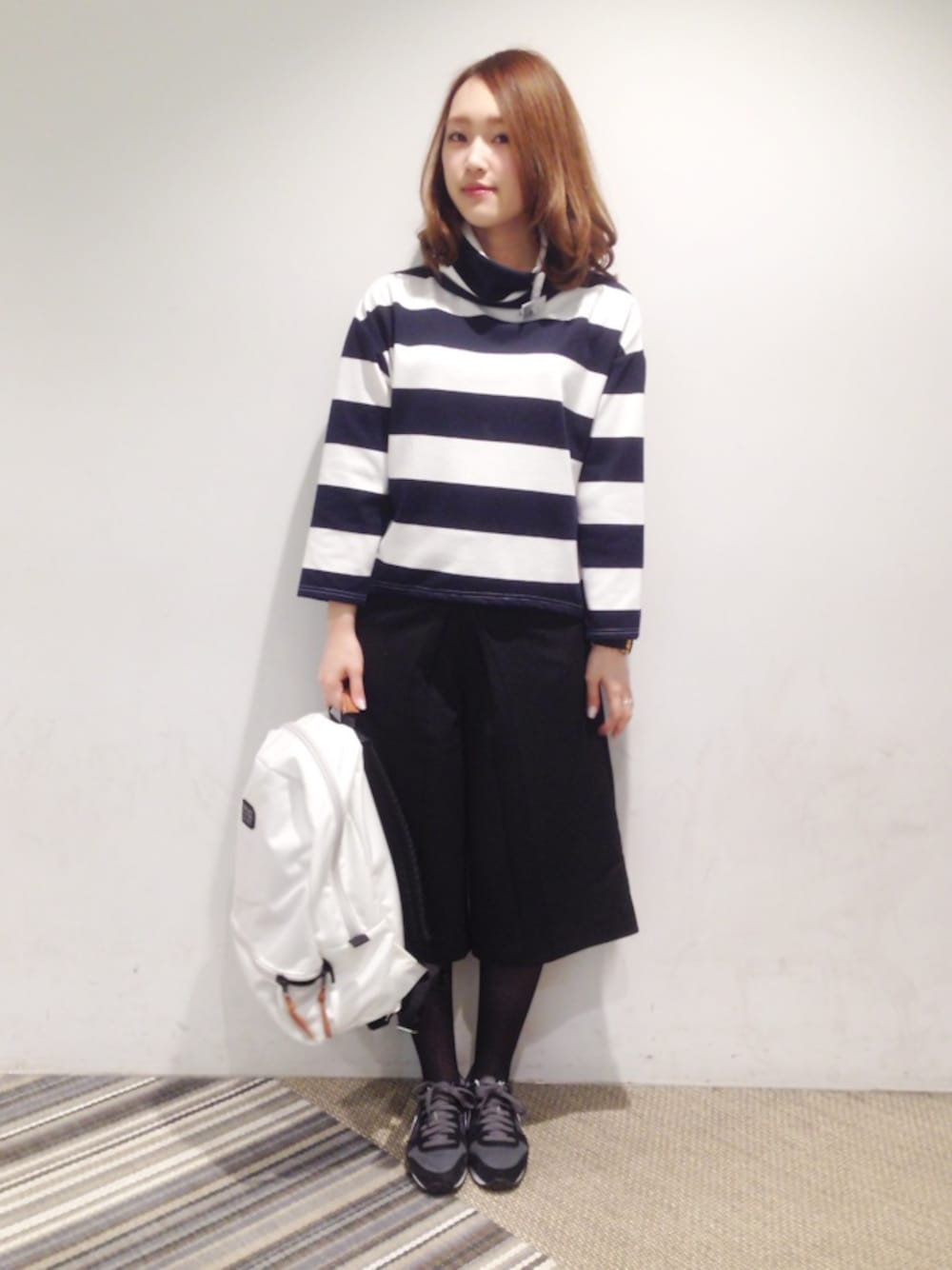 「ciaopanic、ボーダー、オフタートル、ガウチョパンツ、NIKE、モノトーン、fredrik packers、リュック、Diesel」｜「CIAOPANICの【Ciaopanic】ビッグボーダーオフタートル（Tシャツ/カットソー、ブルー系）」を使った、sayaさん（レディース・164cm）の冬コーディネートの1枚目の写真