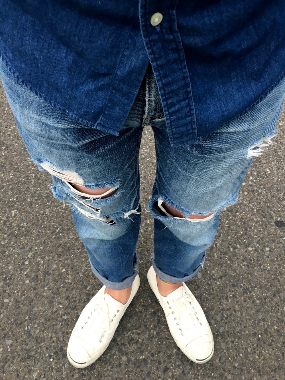 「デニム」｜「CONVERSEのアイテム（スニーカー、ホワイト系）」を使った、バンチャメーさん（メンズ・169cm）の夏コーディネートの1枚目の写真