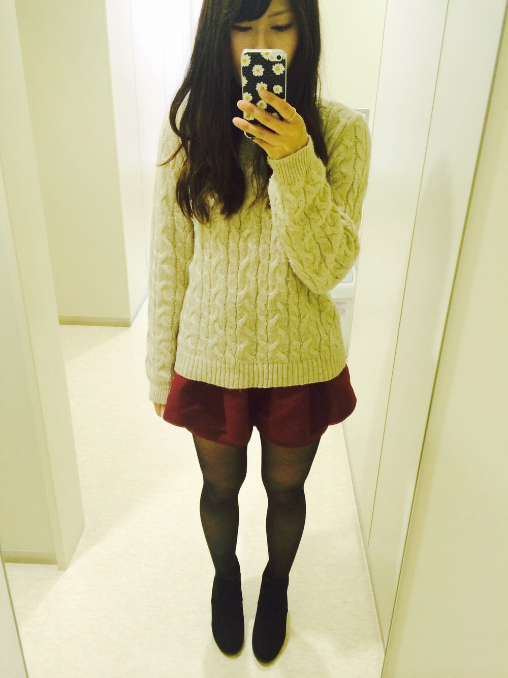 「女子大生、大学、ガーリー、ヘザー(Heather)、earth music&ecology、LOWRYS FARM」｜「earth music&ecologyのモヘヤケーブル/プルオーバー（ニット/セーター、ベージュ系）」を使った、mikiさん（レディース・151cm）の秋コーディネートの1枚目の写真