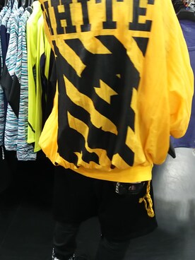 「off white（オフホワイト）のアイテム（ナイロンジャケット）」を使った、187さん（メンズ・165cm）の秋コーディネート