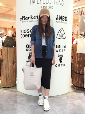 「coen（コーエン）のUSAコットンデニムシャツ（シャツ/ブラウス、ブルー系）」を使った、coen ちょざさん（レディース・162cm）の秋コーディネート