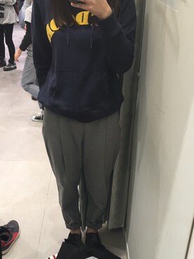 「UNIQLO（ユニクロ）のアイテム（その他パンツ、グレー系）」を使った、mayuさん（レディース・156cm）の春コーディネート