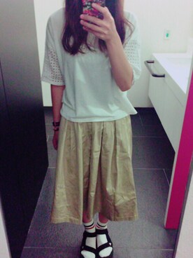 「GU（ジーユー）のアイテム（スカート、ベージュ系）」を使った、mayuさん（レディース・156cm）の夏コーディネート