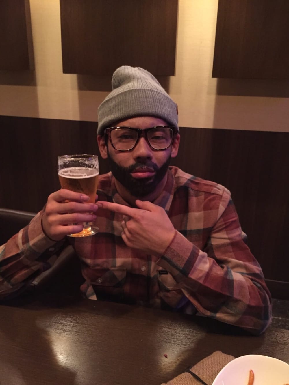 「ヒゲメガネ、おふざけ、ガチの写真は恥ずかしい」｜「BRIXTONのアイテム（シャツ/ブラウス、レッド系）」を使った、ふぬけさん（メンズ・168cm）の秋コーディネートの1枚目の写真