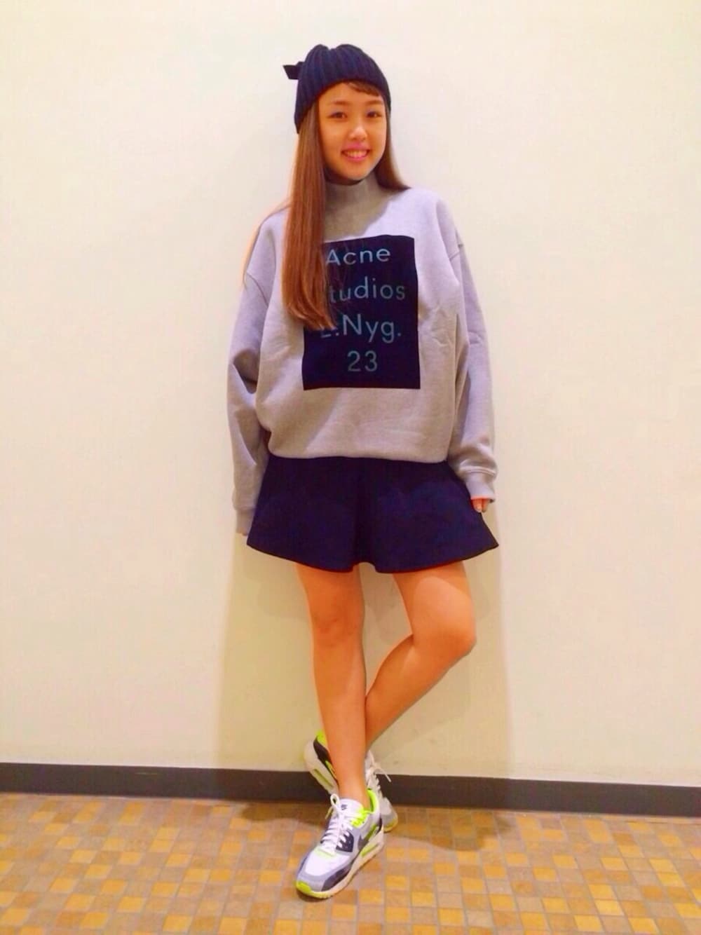 「Ray BEAMS、AIR MAX、BERNSTOCK SPEIRS、NIKE AIR MAX、NIKE、スウェット、首つまり」｜「Acne StudiosのAcne Studios Beta Flock Sweatshirt（スウェット、その他）」を使った、SAKKOさん（レディース・165cm）の夏コーディネートの1枚目の写真