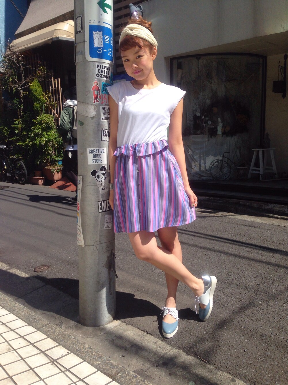 「春ワンピ、Ray BEAMS、ワンピース、お団子ヘアー」｜「Ray BEAMSの【予約】Ray BEAMS / マルチストライプ 切り替えワンピース（ワンピース、ホワイト系）」を使った、SAKKOさん（レディース・165cm）の春コーディネートの1枚目の写真