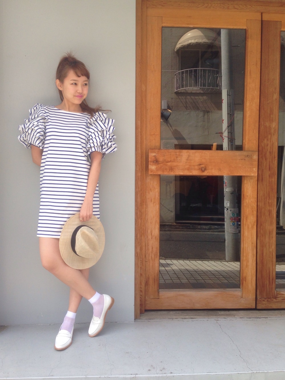 「ワンピース、Ray BEAMS、YuumiARIA、フリル、マリン、ボーダー、白ソックス、ハット」｜「Ray BEAMSの【予約】 RBS / 中折れ シナマイハット（ハット、ホワイト系）」を使った、SAKKOさん（レディース・165cm）の春コーディネートの1枚目の写真