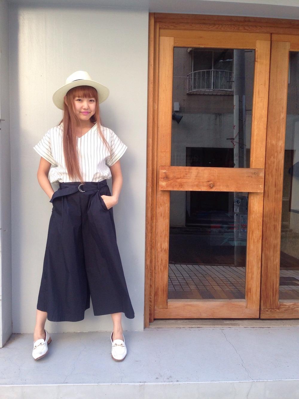 「RayBEAMS、ガウチョパンツ、ストライプ、ハット」｜「Ray BEAMSのRay BEAMS / 中折れ HAT（ハット、ホワイト系）」を使った、SAKKOさん（レディース・165cm）の春コーディネートの1枚目の写真