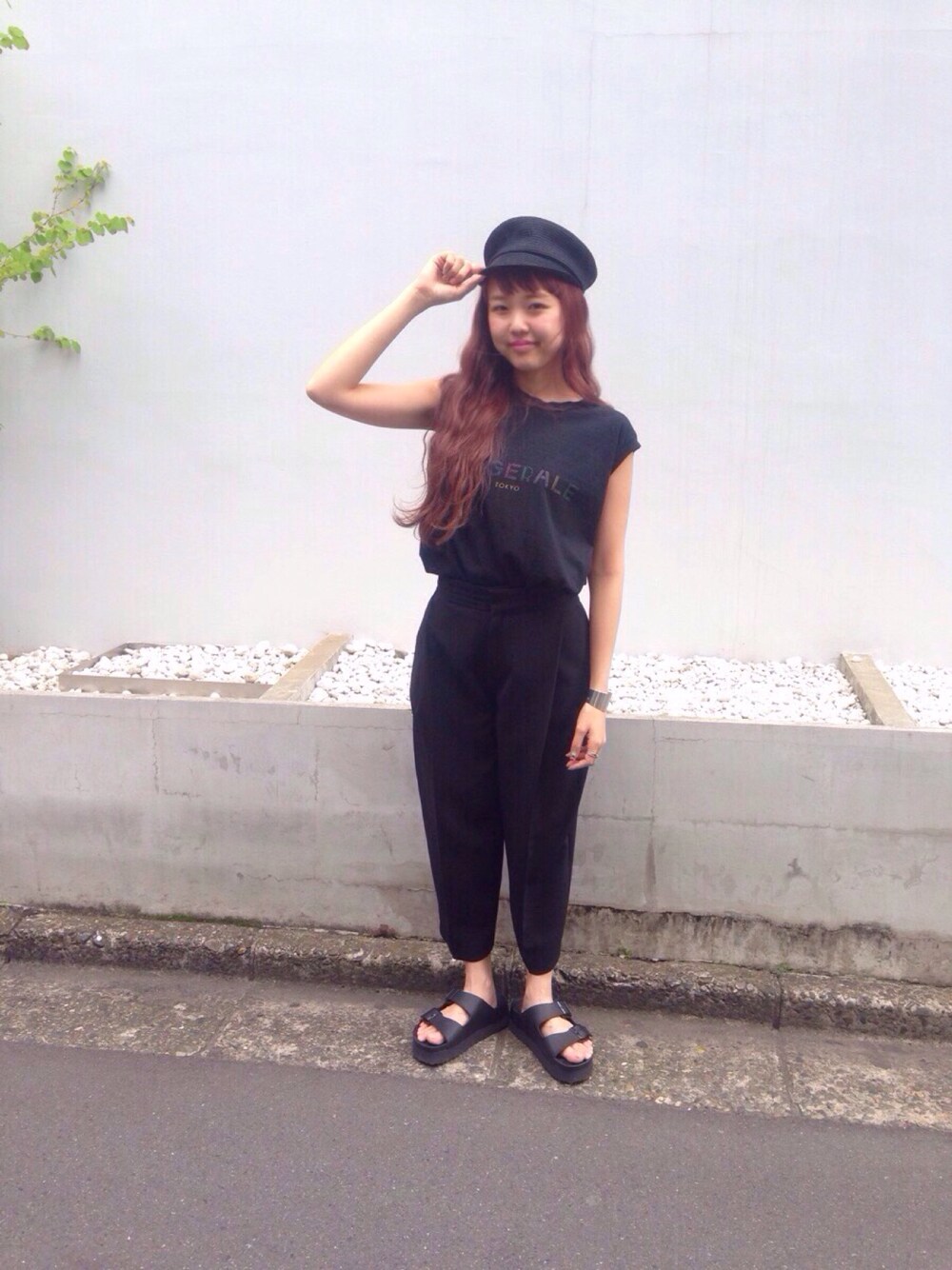「オールブラック、GINGERALE、Ray BEAMS、厚底サンダル」｜「Cableの【予約】Cableami×BEAMS BOY / ブレード キャスケット 15SS②（キャスケット、ブラック系）」を使った、SAKKOさん（レディース・165cm）の春コーディネートの1枚目の写真