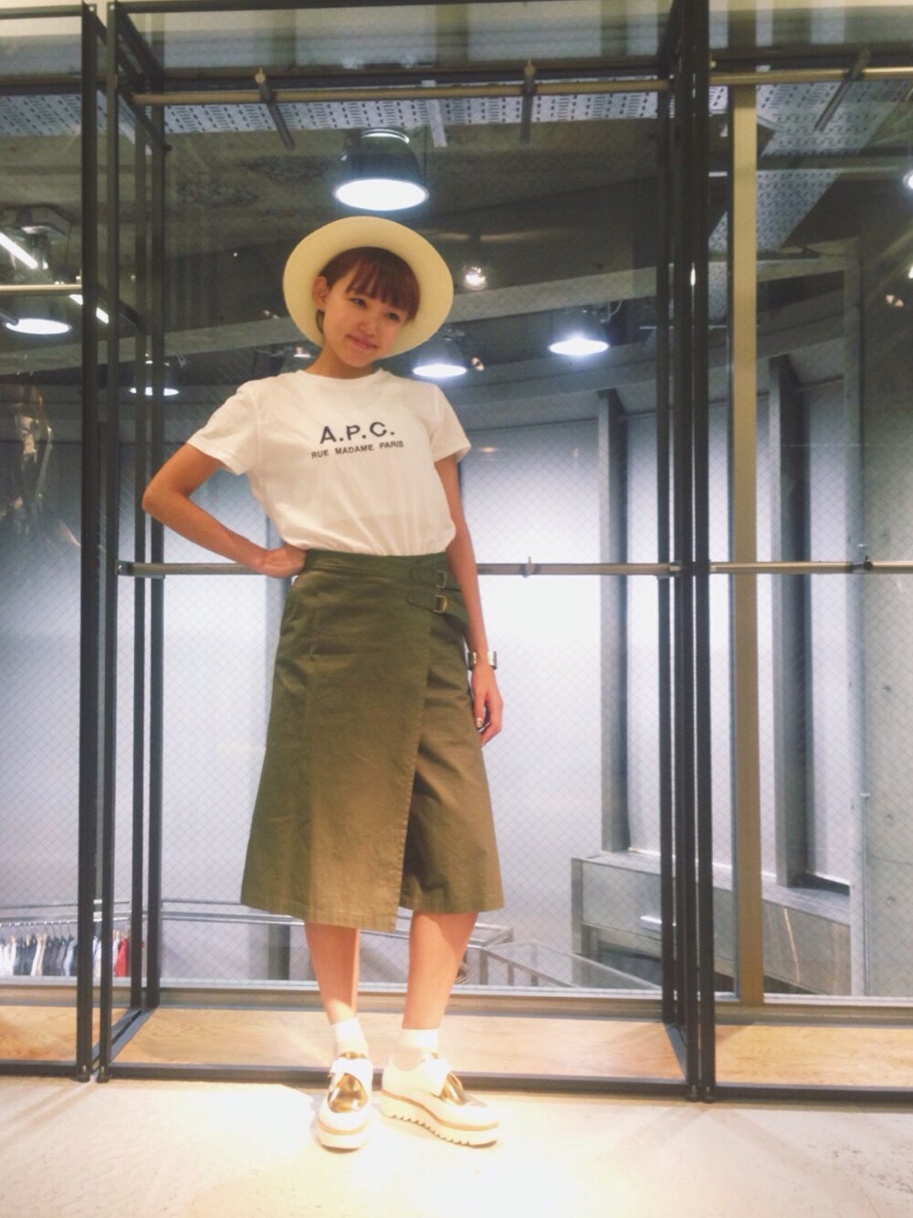 「キュロット、カーキ、ハット、Tシャツ、厚底シューズ」｜「Ray BEAMSのRay BEAMS / 中折れ HAT（ハット、ホワイト系）」を使った、SAKKOさん（レディース・165cm）の春コーディネートの1枚目の写真
