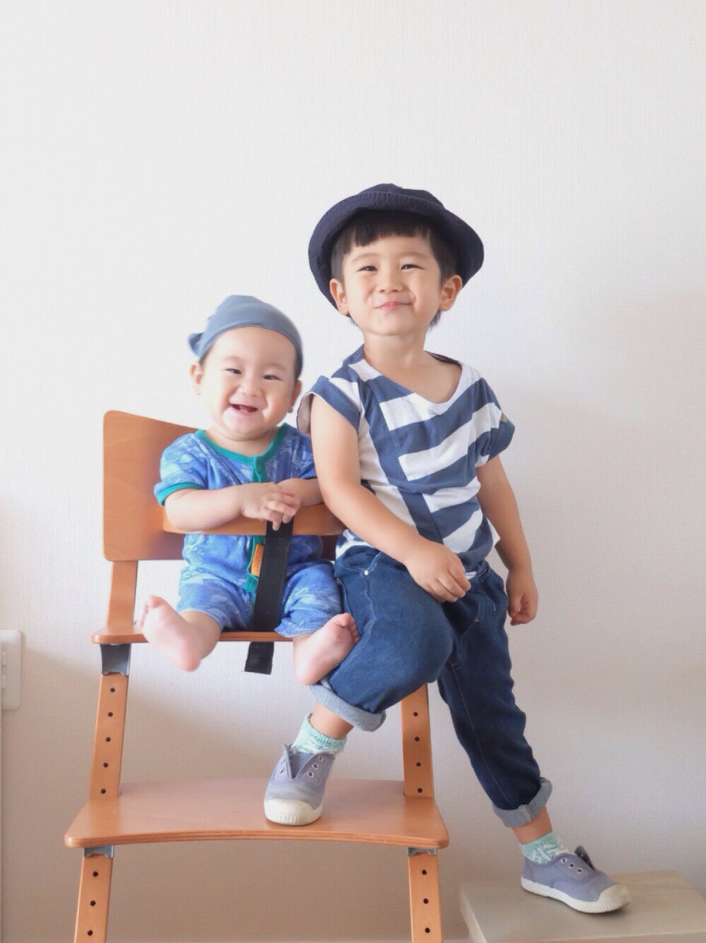 「兄弟コーディネート、3歳、8ヶ月、０歳、ベビー、ロンパース、デニム」｜「green label relaxingのAndover Fabrics 2WAY◆（ロンパース、ブルー系）」を使った、nrmm2さん（キッズ・90cm）の夏コーディネートの1枚目の写真