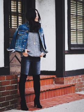 「STUART WEITZMAN（スチュアートワイツマン）のアイテム（ブーティ）」を使った、Hallieさん（レディース・160cm）の冬コーディネート