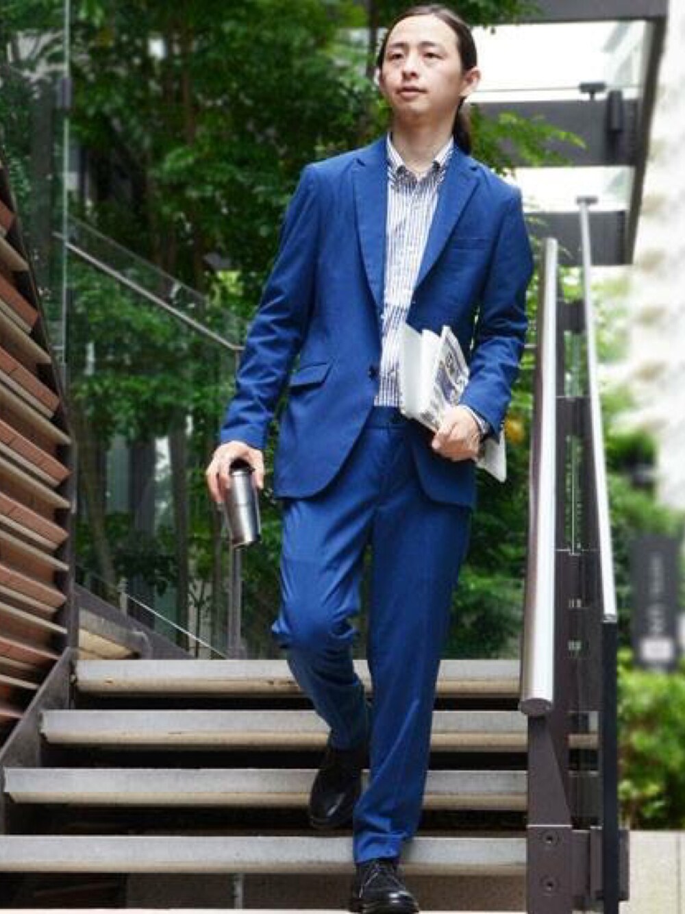 「セットアップ、ブルーコーデ、ロンドンストライプ、革靴、キレイめ」｜「KATHARINE HAMNETT LONDON のSTRIPE SHIRT / ロンストシャツ（シャツ/ブラウス、ブルー系）」を使った、カヤマユウタ▼▲▼▲さん（メンズ・175cm）の秋コーディネートの1枚目の写真