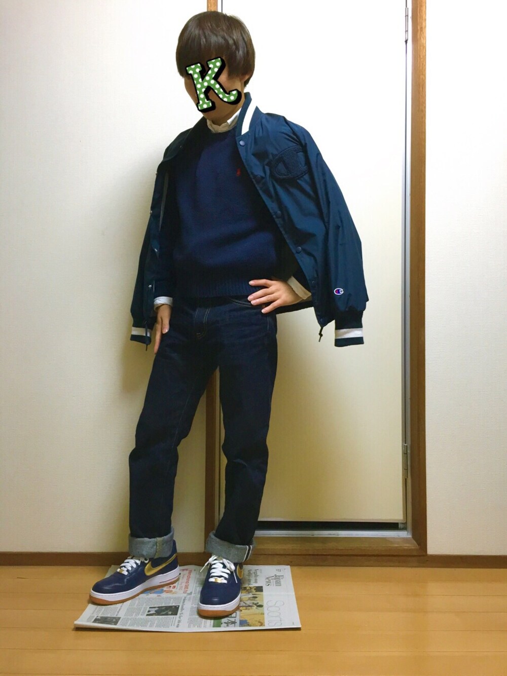 「ネイビーコーデ、NIKE、AIR FORCE 1、ナイキスニーカー、コーチジャケット、Champion、スポーツミックス、白シャツ、古着、青ニット」｜「BEAUTY&YOUTH UNITED ARROWSの＜Champion x BY＞ ∴ SPECIAL JACKET/ジャケット（ナイロンジャケット、ブルー系）」を使った、KaZKさん（メンズ・158cm）の冬コーディネートの1枚目の写真