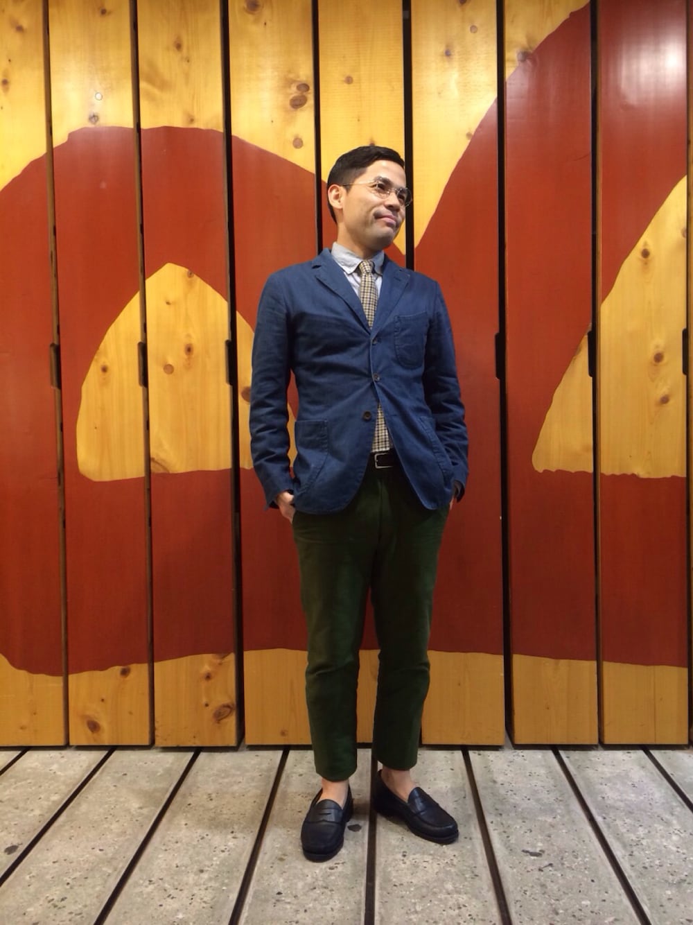 「パーティースタイル、インディゴ、グリーン、千鳥柄、45R、BROOKS BROTHERS、ローファー、丸眼鏡、白山眼鏡」｜「45Rの秋麦比古ジャケット（テーラードジャケット、ブルー系）」を使った、がっぱいさん（メンズ・164cm）の春コーディネートの1枚目の写真