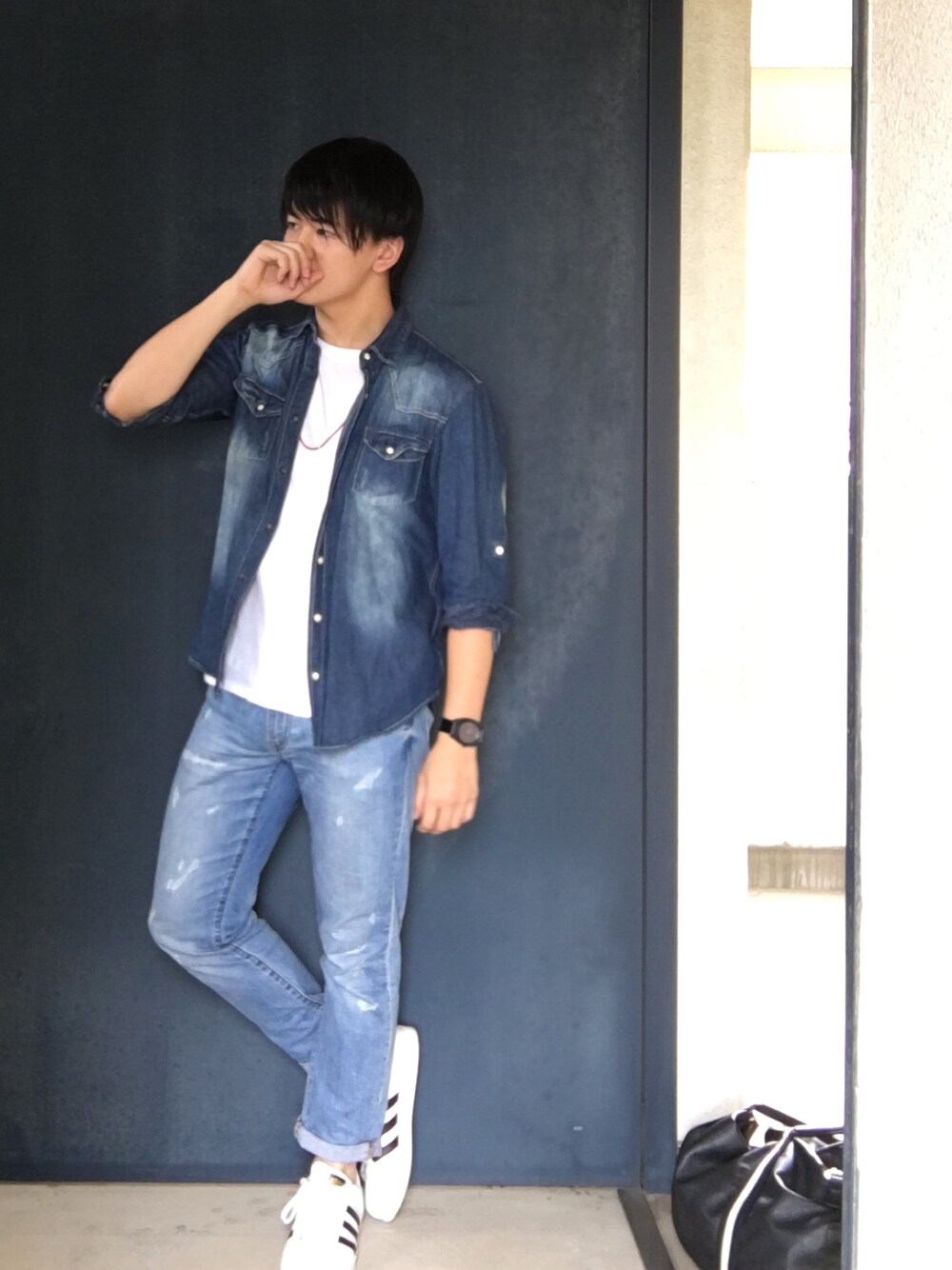 「夏コーデ、休日スタイル、ゆるコーデ、大人カジュアル、スキニーデニム、adidas、ビッグT、デニム、ダメージデニムパンツ、デニムonデニム」｜「no brandのアイテム（シャツ/ブラウス、ブルー系）」を使った、Takuya∞さん（メンズ・170cm）の夏コーディネートの1枚目の写真