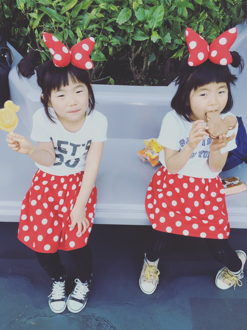 「ミニーちゃん、姉妹、年子、女の子コーデ」｜「GAPのアイテム（Tシャツ/カットソー、ホワイト系）」を使った、umemoさん（キッズ・110cm）の春コーディネートの1枚目の写真