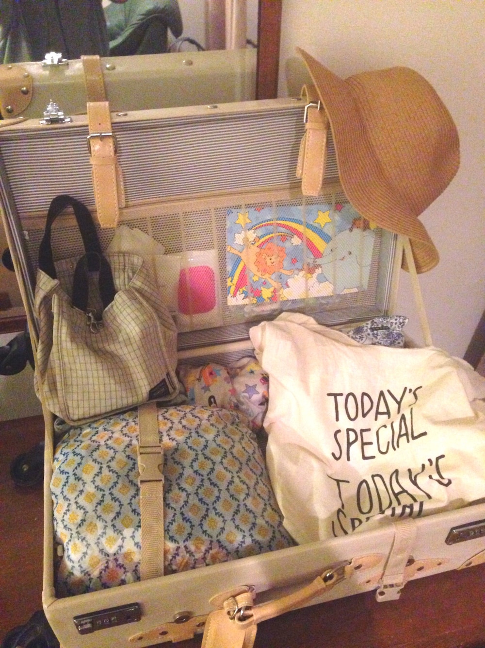 「トランク、旅支度、トゥデイズスペシャル、パッキング、夏、旅行」｜「TODAY'S SPECIALのミニマルシェバッグ / Mini Marche Bag（エコバッグ/サブバッグ、ホワイト系）」を使った、yun☺︎さん（レディース・155cm）の夏コーディネートの1枚目の写真