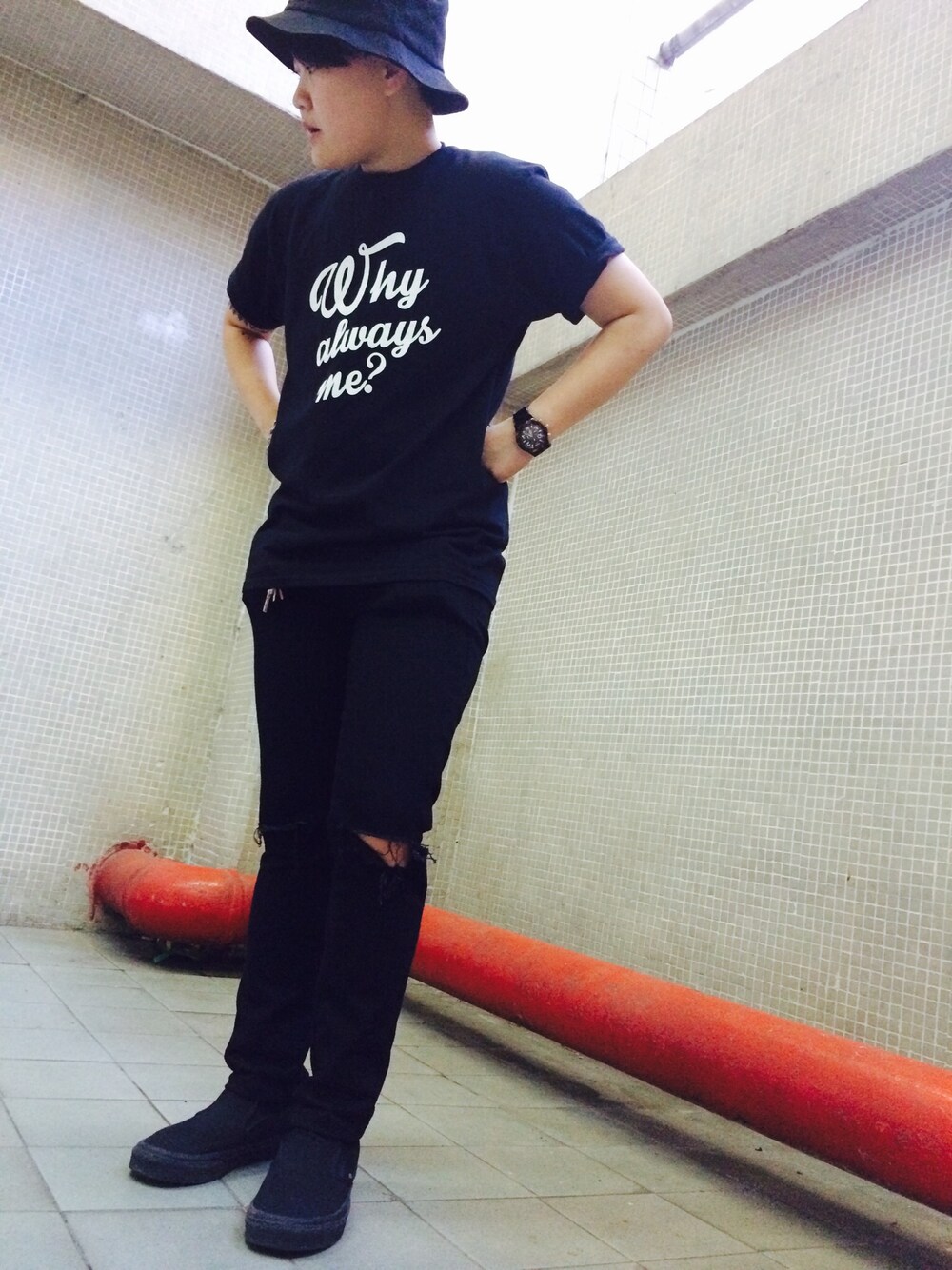 「Hong Kong」｜「levelsclubのアイテム（Tシャツ/カットソー、ブラック系）」を使った、CHU TSZ MEIさん（レディース・162cm）の夏コーディネートの1枚目の写真