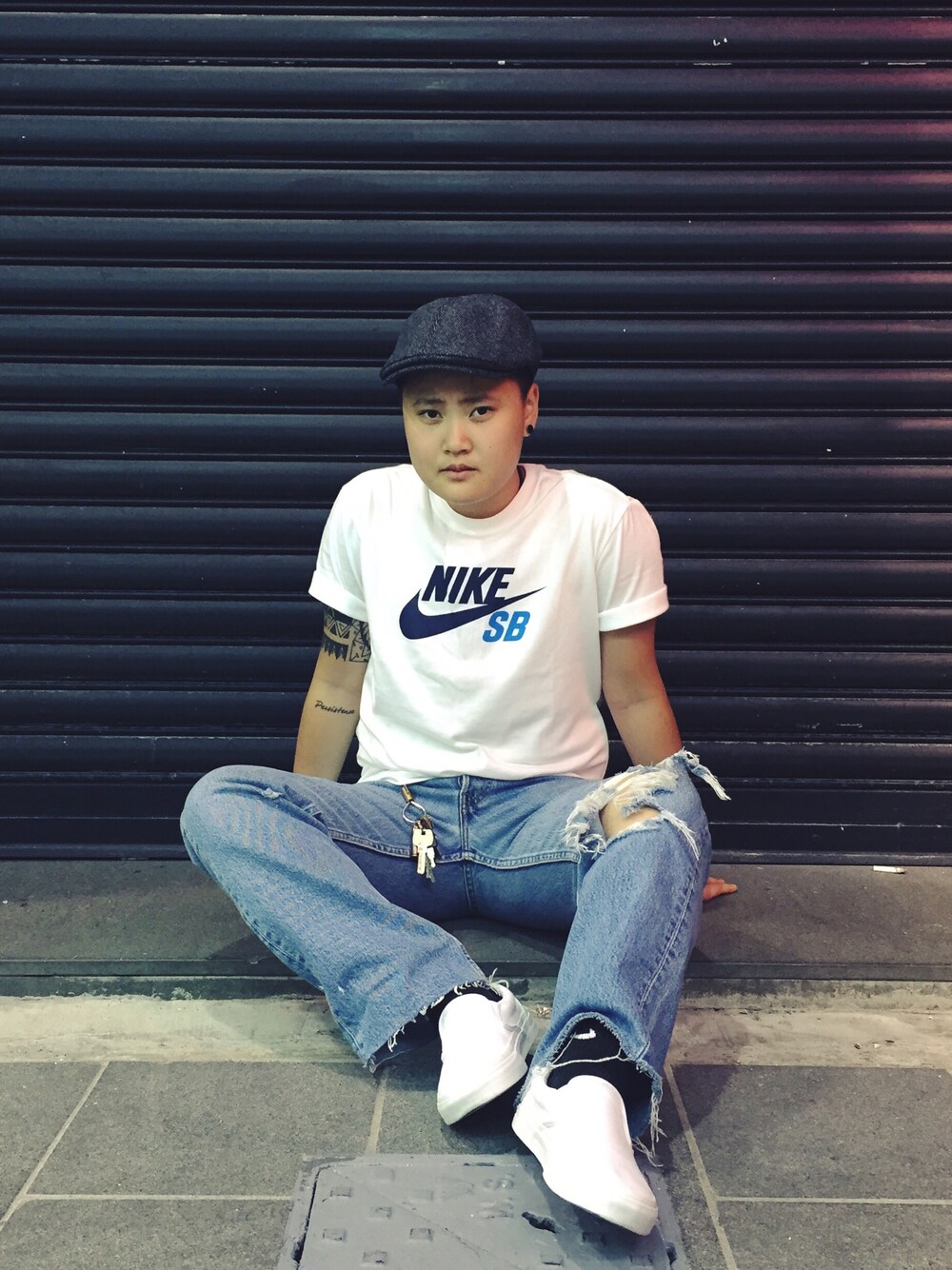「Hong Kong、hongkong、Mong Kok」｜「NIKE SBのアイテム（Tシャツ/カットソー、ホワイト系）」を使った、CHU TSZ MEIさん（レディース・163cm）の秋コーディネートの1枚目の写真