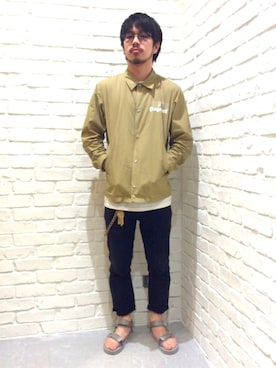 「アイテム（ナイロンジャケット）」を使った、ビームス 神戸さん（メンズ・174cm）の春コーディネート