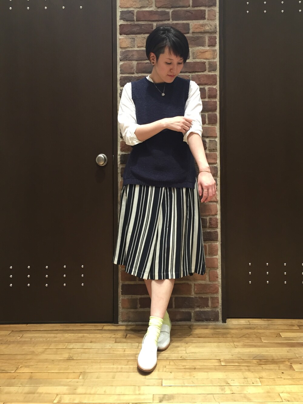 kaji.さんの「ランダムワイドストライプ フレアスカート（NOMBRE IMPAIR）」を使ったコーディネートの1枚目の写真