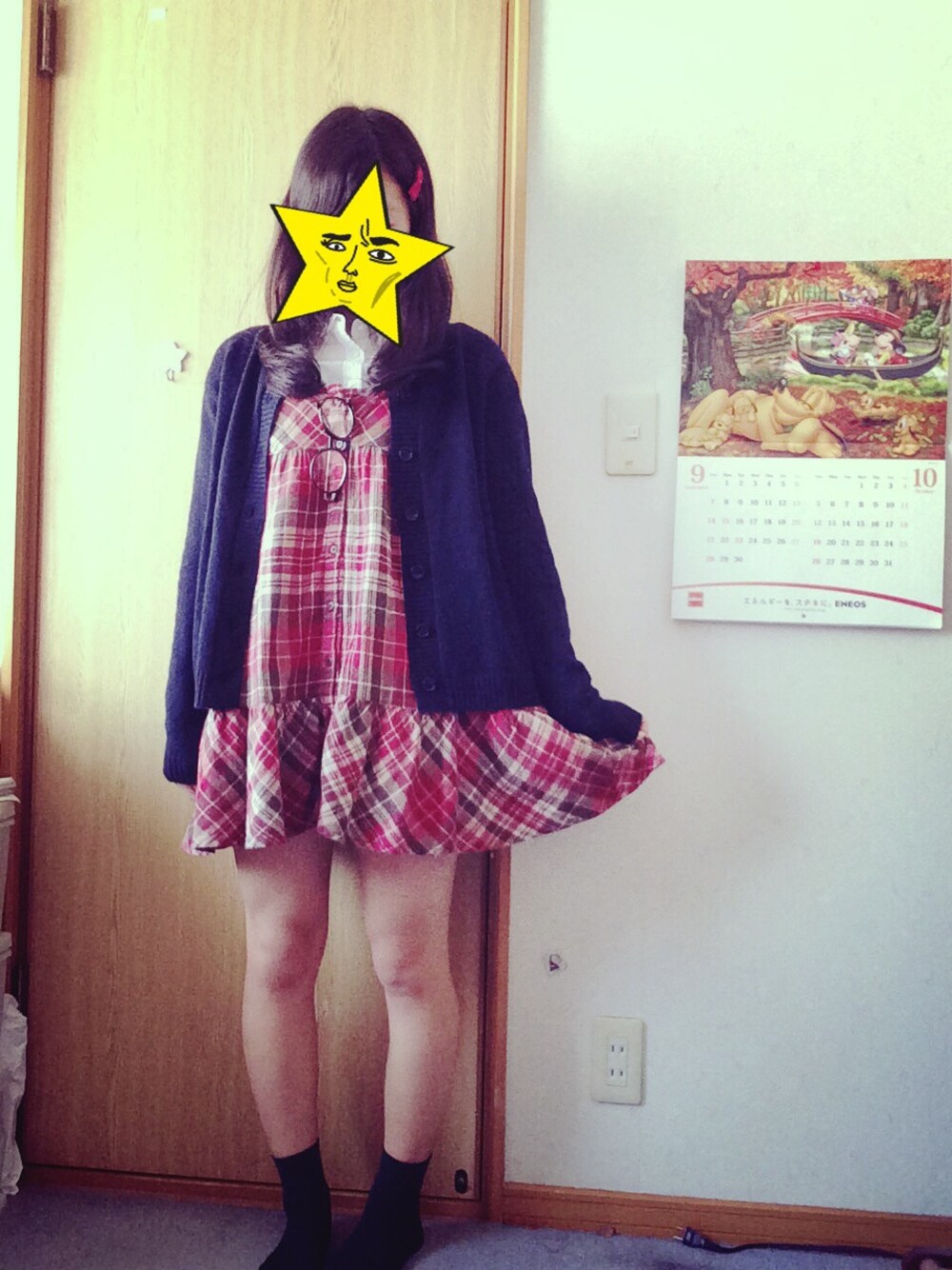 「ソックス×パンプス、ワンピース、カーディガン、ダテメガネ、自然」｜「GUのアイテム（シャツ/ブラウス、ホワイト系）」を使った、けにゃさん（レディース・155cm）の秋コーディネートの1枚目の写真